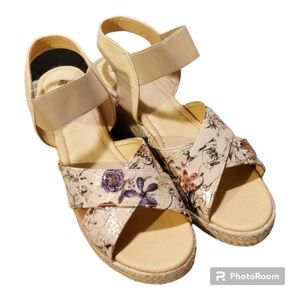 New Secret Celebrity Wedge Sandals Size 9.5